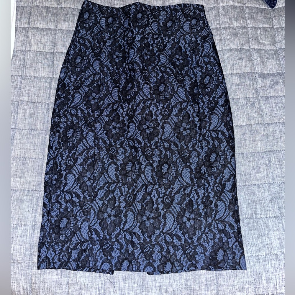 High waisted pencil skirt in blue with black lace